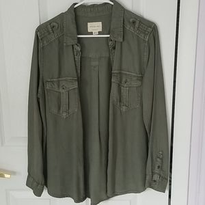 AEO Military Lightweight Button Up Size: M